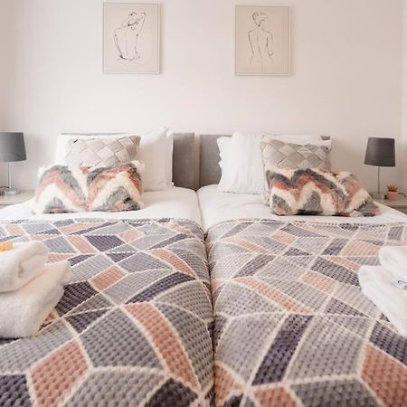 Prenton House, 3Br Close To Liverpool Биркенхед Екстериор снимка