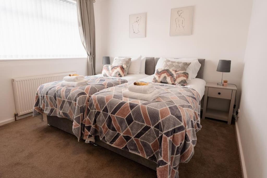 Prenton House, 3Br Close To Liverpool Биркенхед Екстериор снимка