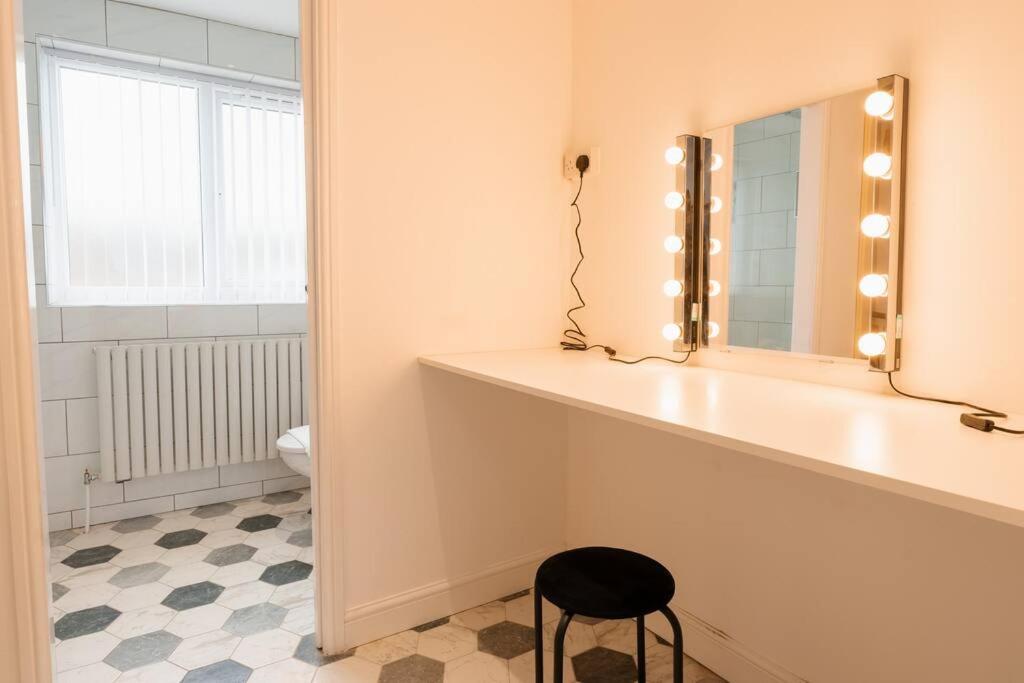 Prenton House, 3Br Close To Liverpool Биркенхед Екстериор снимка